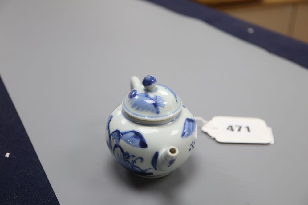 A Chinese blue and white miniature teapot, Kangxi period, height 7.5cm